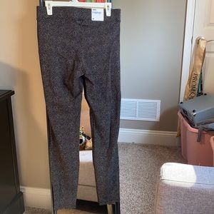 Black and white polka dot leggings, size M !!